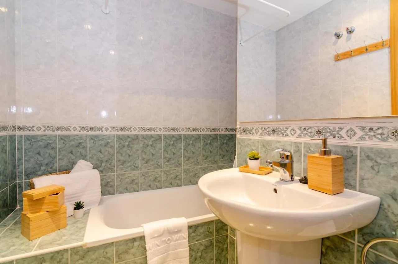 Wintowinrentals Pool, Sunny Side & Free Parking. Torre de Benagalbon Apartment